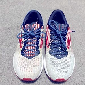 BROOKS LAUNCH 6 - Womens Running Shoes - SIZE 9